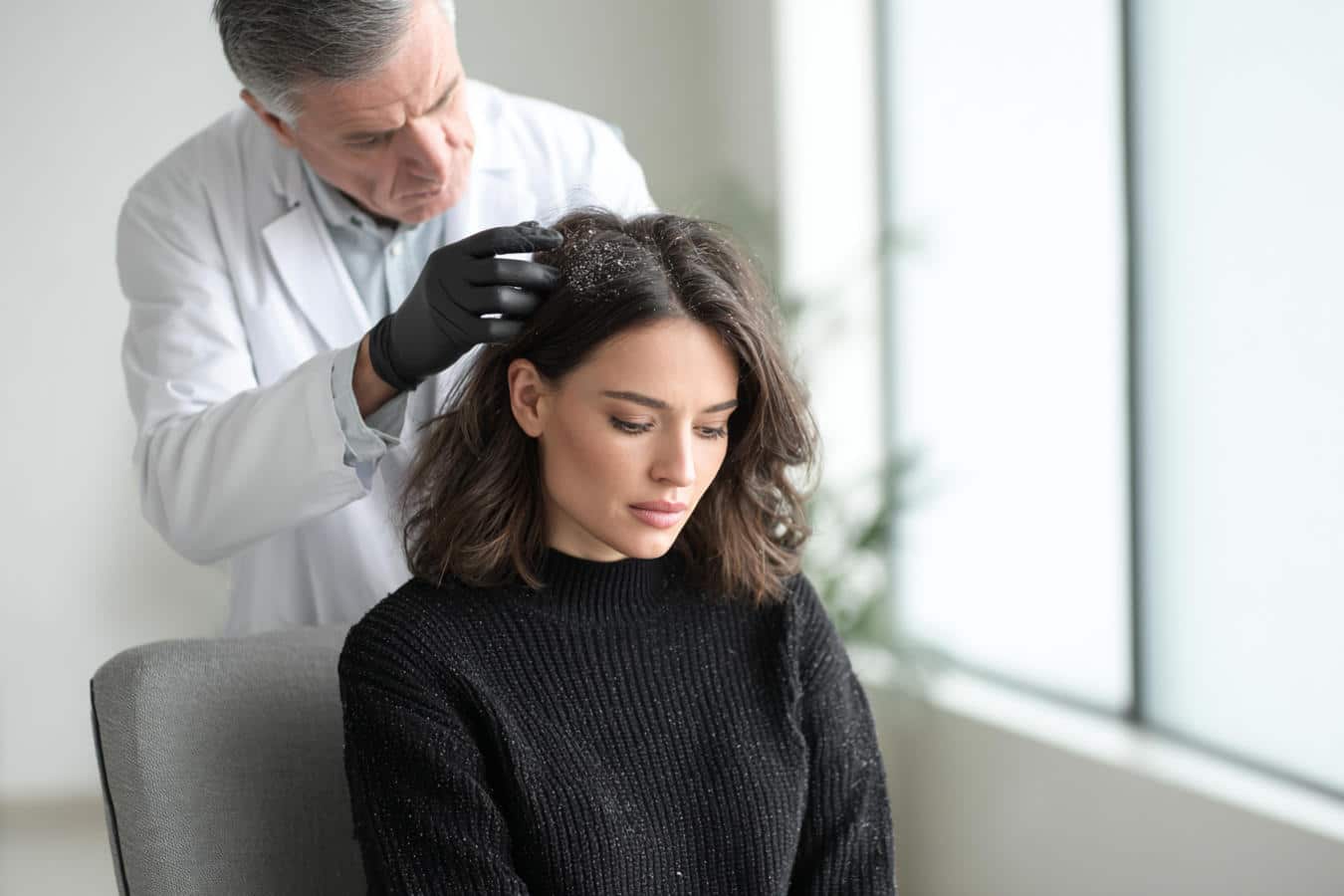 causes des pellicules dans les cheveux