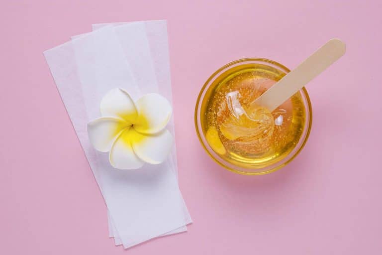 Recette de la cire au sucre maison pour une s'épiler au naturel